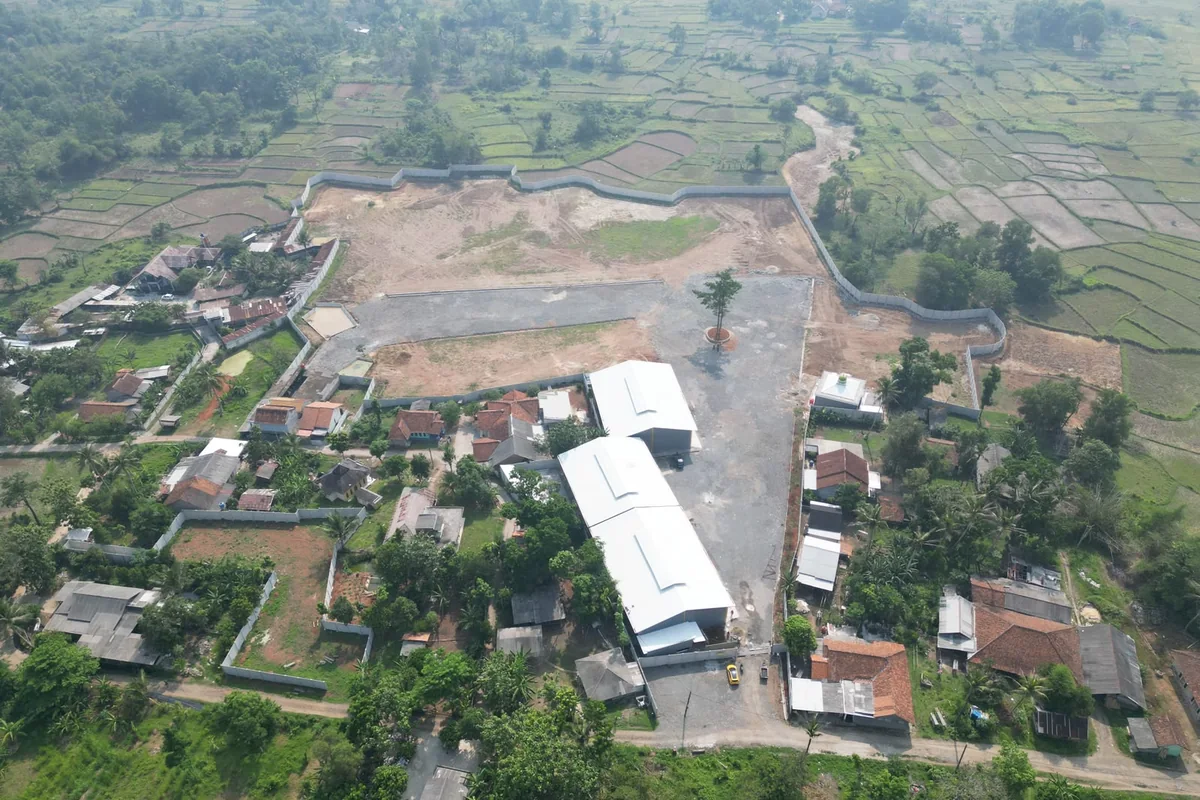Pabrik dan gudang Lemone di Cikuya dari udara