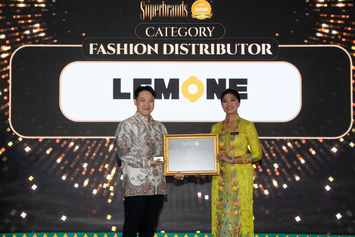 Lemone menerima penghargaan Superbrands kategori Fashion Distributor