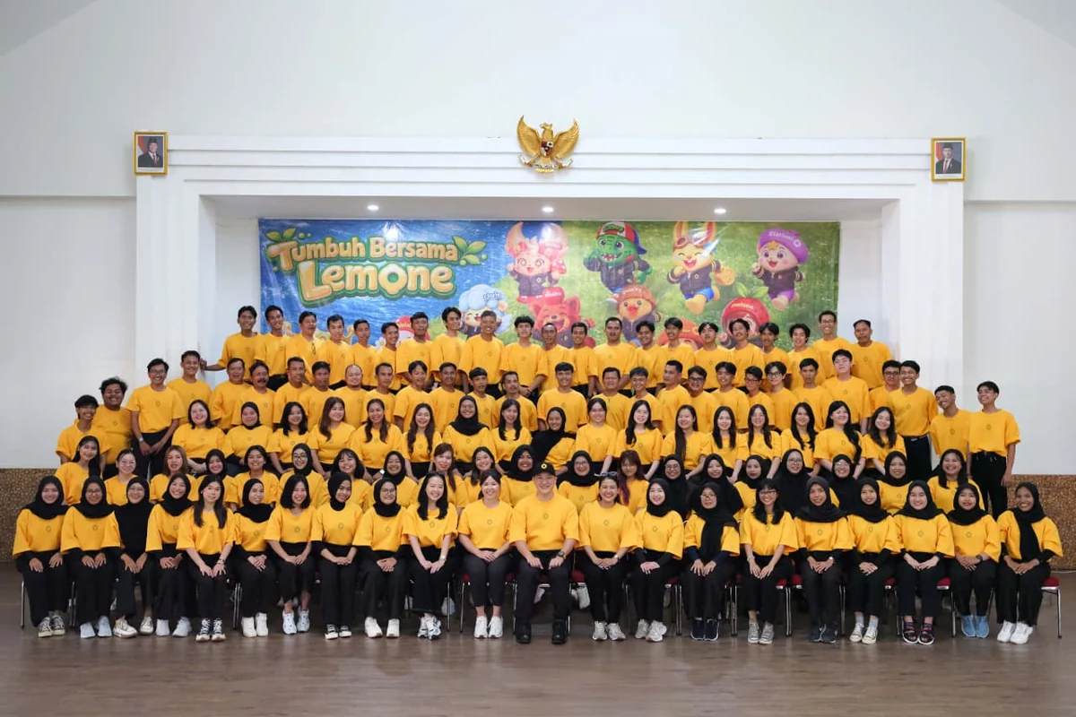 Tim Lemone berfoto bersama